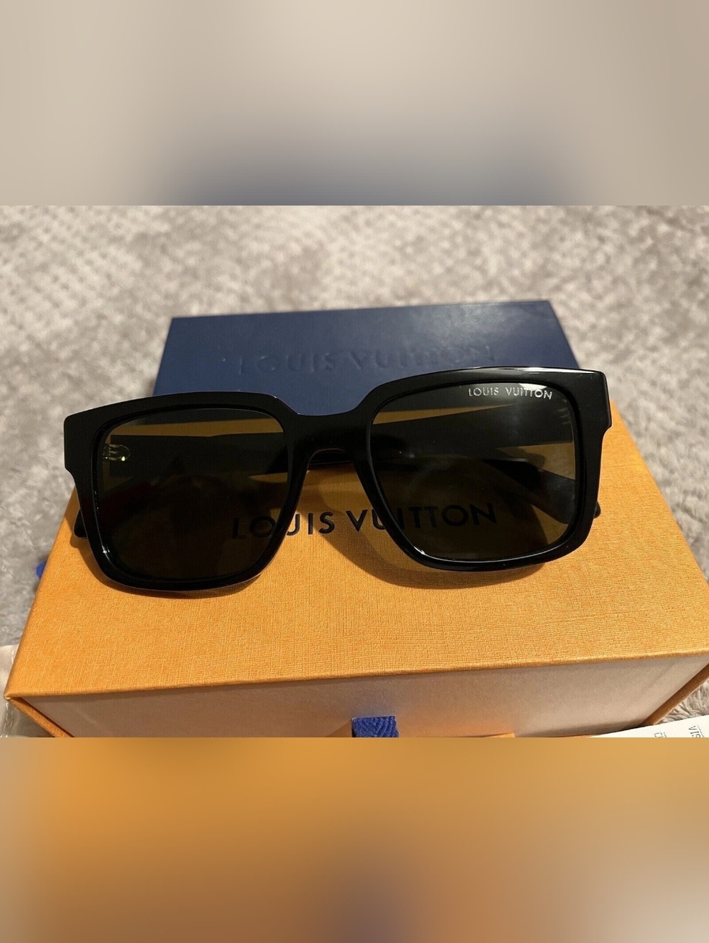 Louis Vuitton Glide Sunglasses - Picture 2 of 5